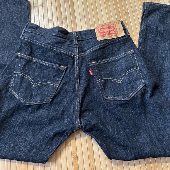 LEVIS 501- 32x32 button fly 100% cotton dark blue/rigid. - Picture 6 of 8